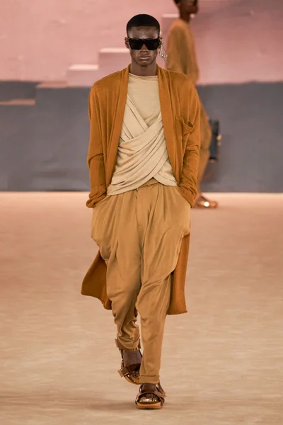 Look 3